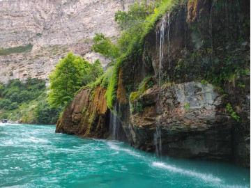 Капельные водопады Сулак каньона